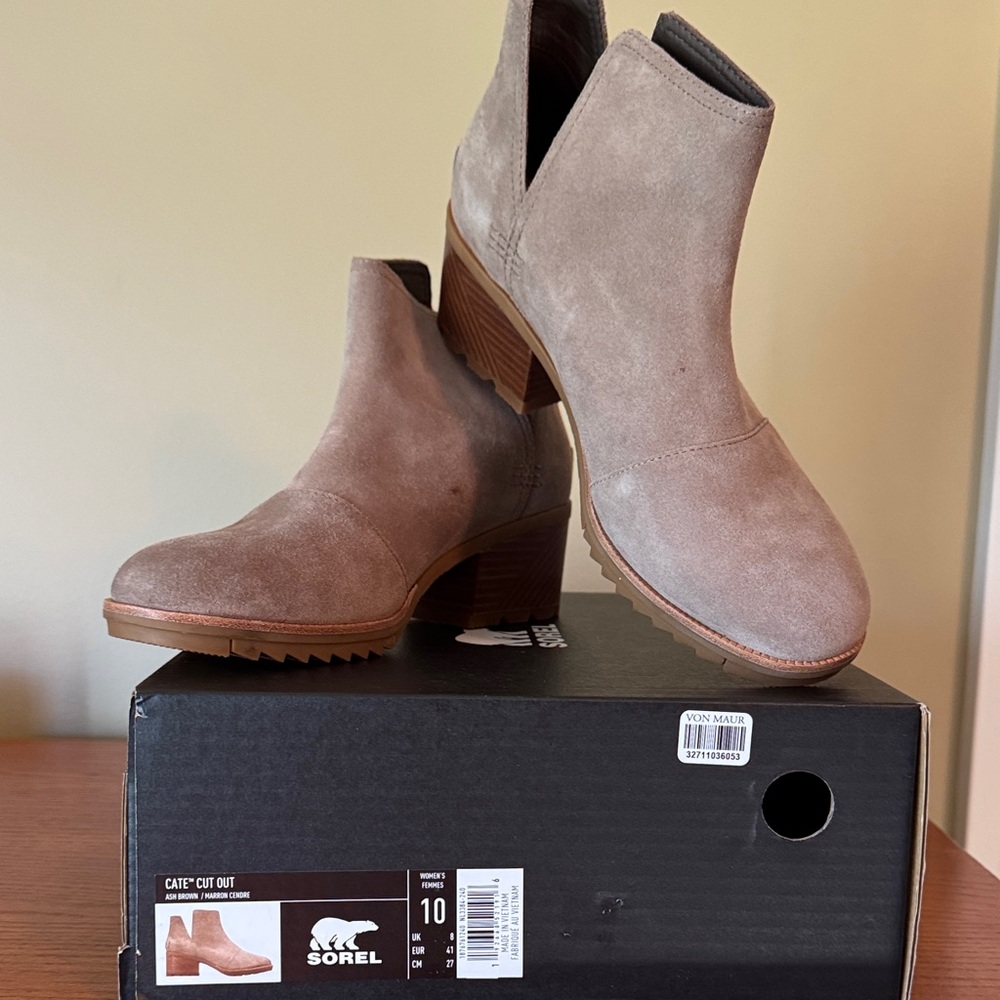 Sorel Women's Heeled Boots - Light Brown Suede New in Box